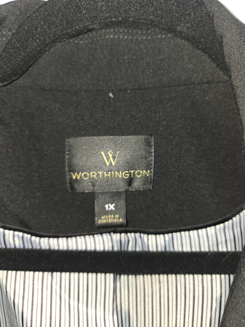 Worthington Black Women's Blazer.  Pre Owned, Great Quality Blazer. - Picture 3 of 6